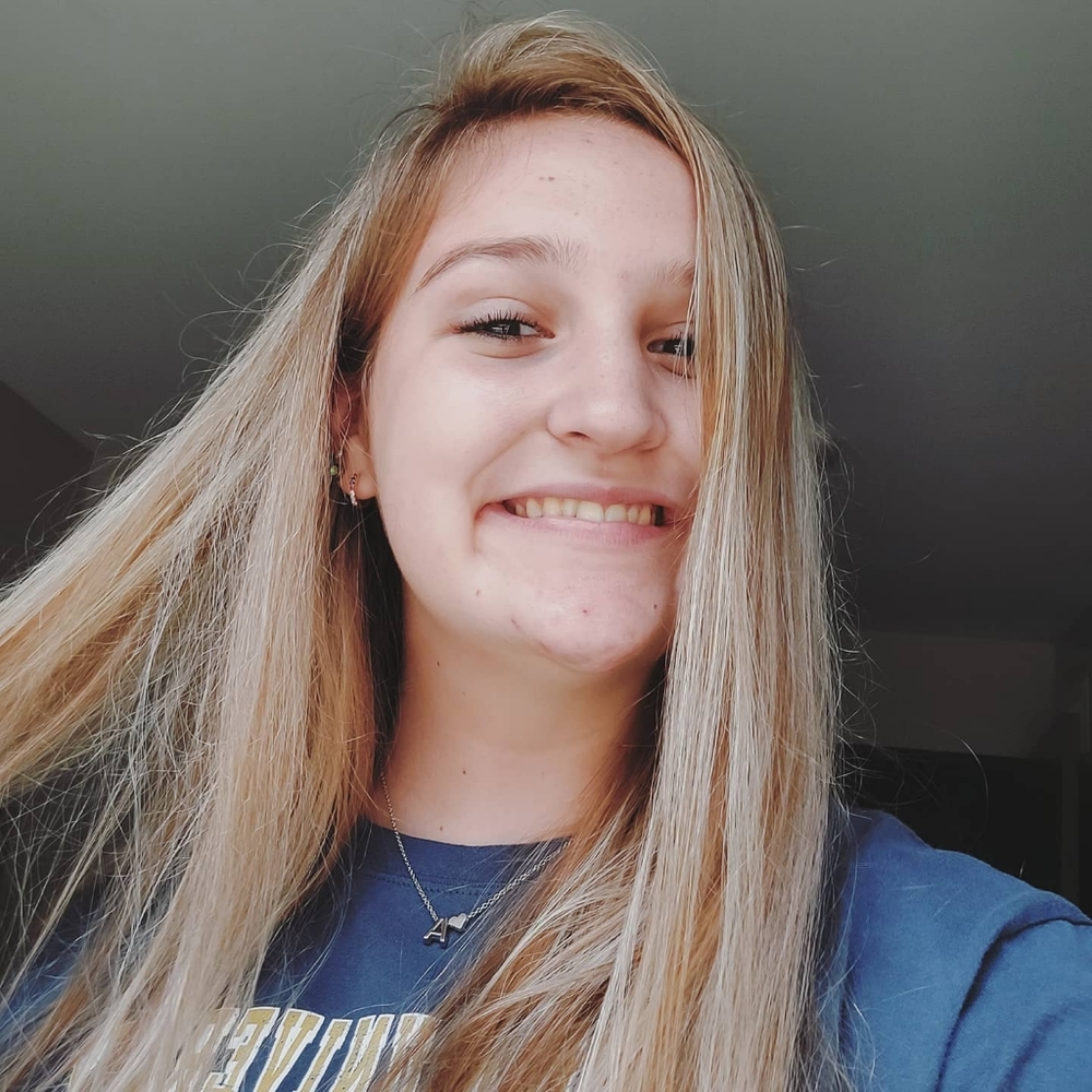 Meet your Posher, Alexis